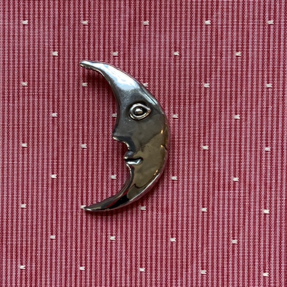 Bat-Ami 925 Sterling Silver Crescent Moon Pendant.